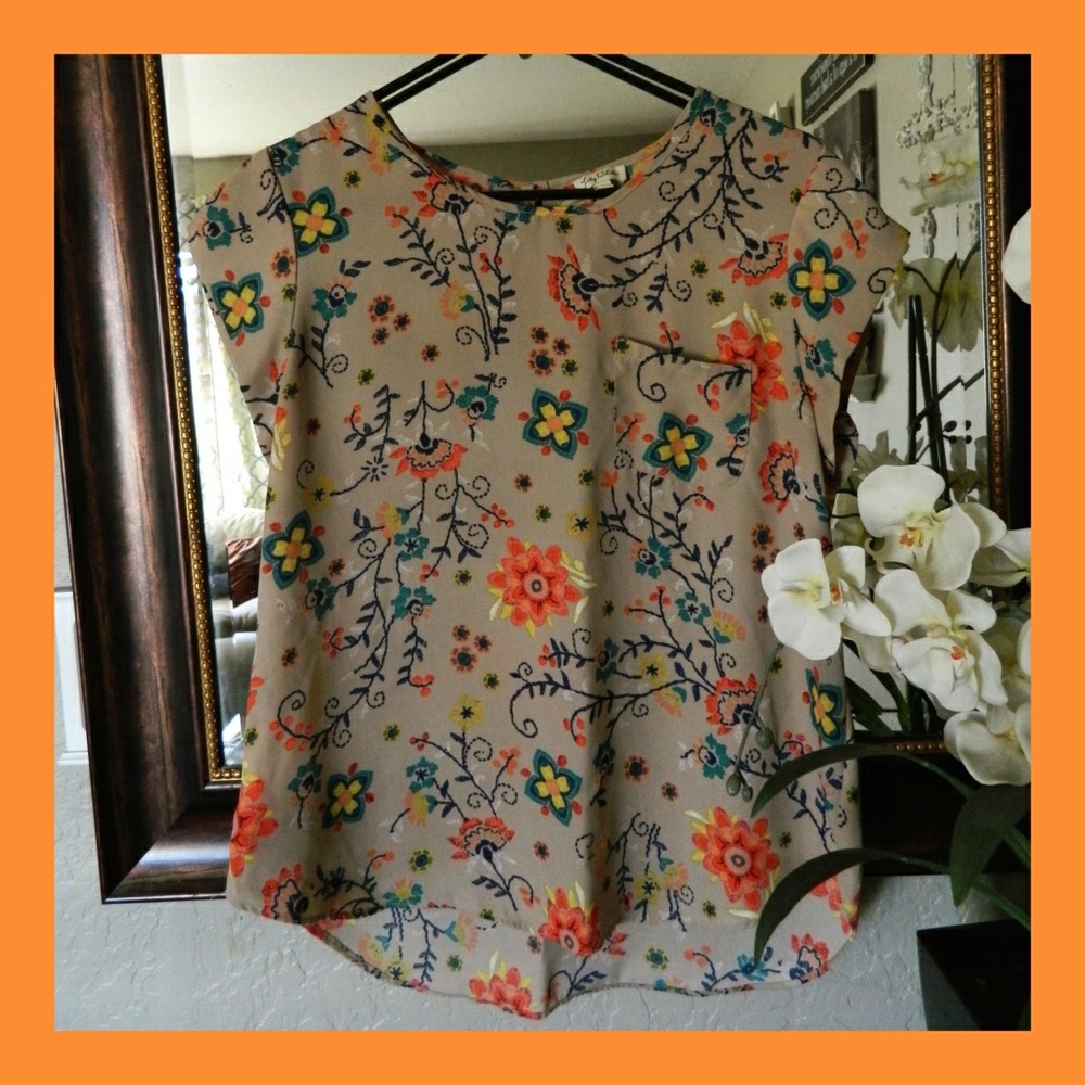 * BEAUTIFUL DETAILED BLOUSE *